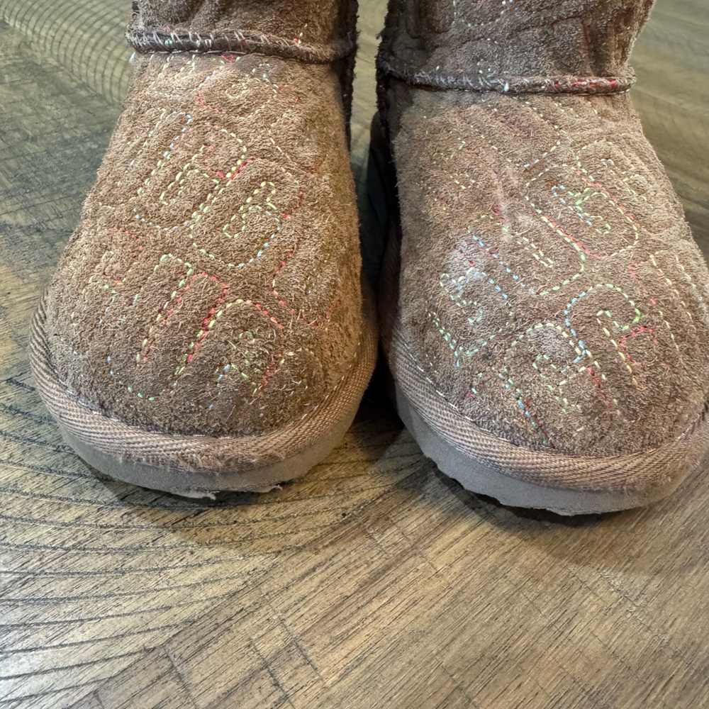 UGG Kids All Over Print Chestnut Boots With Rainbow Stitching - Picture 11 of 12